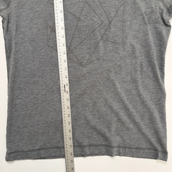 Lululemon Ghost Race 5 Year Basic Tee Gray Reflective Graphics Limited Edition M - Picture 8 of 14